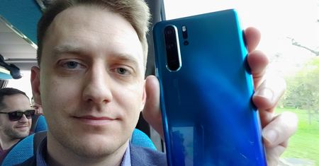 Mówią o nim wszyscy. Tłumaczymy sukces Huawei P30 w Polsce