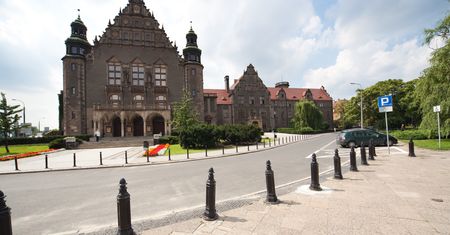 Poznań – sygnał o podłożeniu bomby. Ewakuowano aulę UAM w czasie inauguracji roku akademickiego