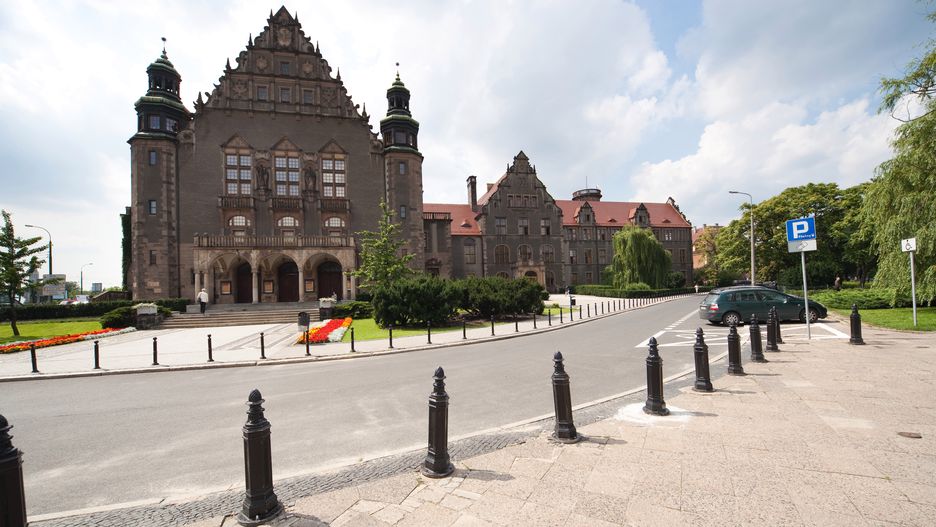 Poznań – sygnał o podłożeniu bomby. Ewakuowano aulę UAM w czasie inauguracji roku akademickiego