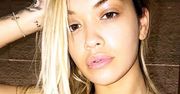 Rita Ora podniosła ciśnienie klientom kawiarni! Zobaczcie tylko w jakim stroju delektowała się gorącą herbatką