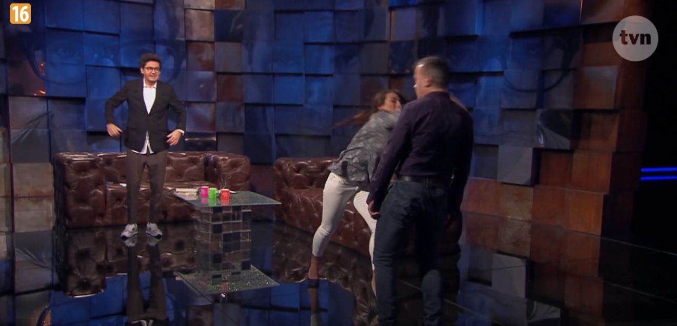 Joanna Jędrzejczyk pokazuje na widzu, jak uśpić przeciwnika jednym ciosem. Padł nieprzytomny 