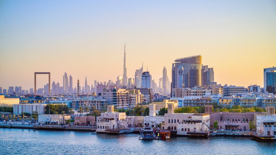 Emirat jest idealnym kierunkiem na krótki city break, rodzinne wakacje czy romantyczną wycieczkę