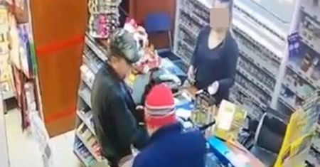 Ojciec uderzył córeczkę. Wydała w kiosku 10 zł na gazetkę