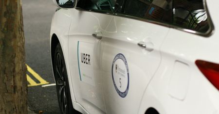 Przewóz osób. Minister Adamczyk zabiera się za Ubera