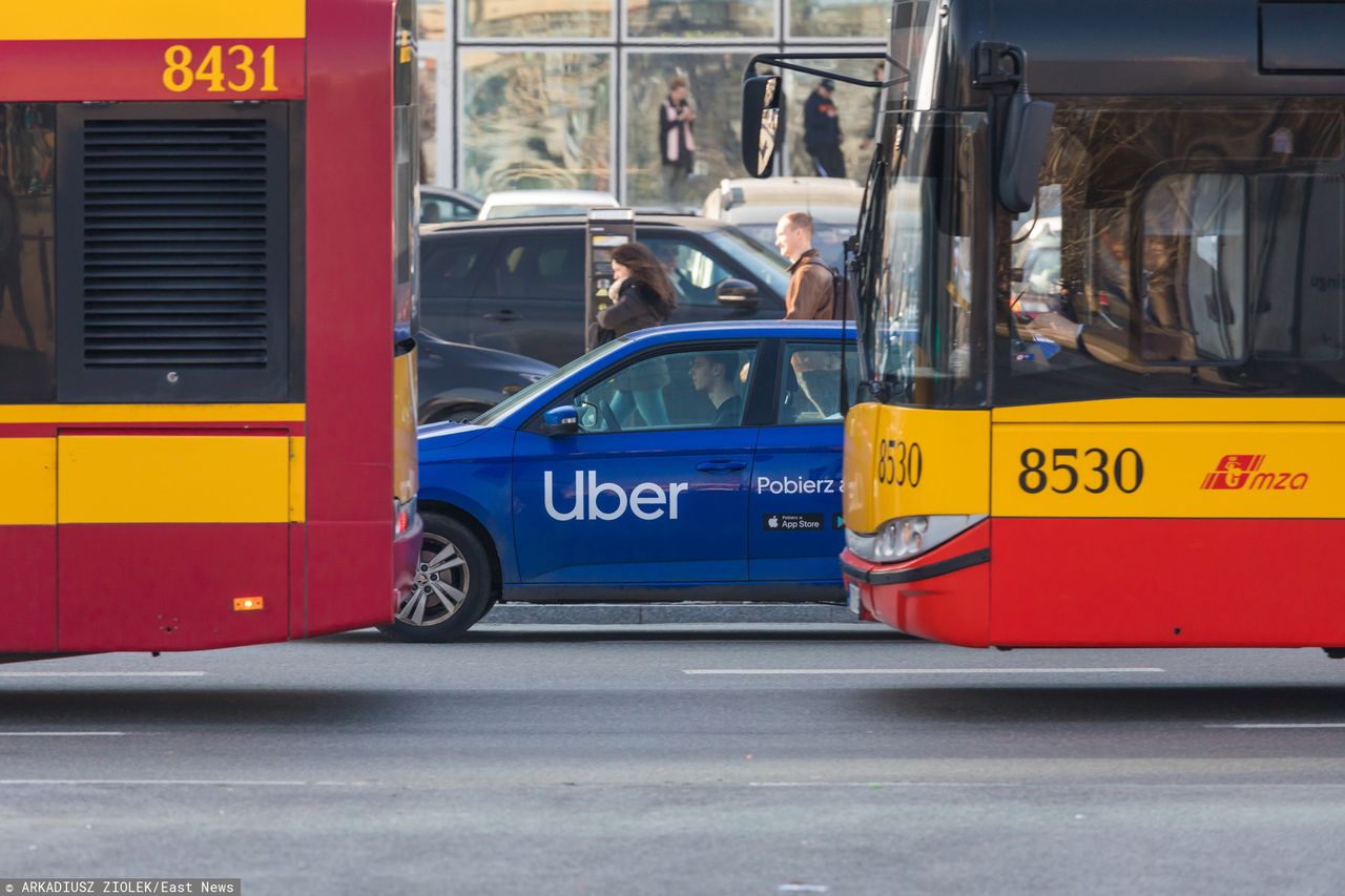 Przełomowy wyrok sądu: autobus nie przyjechał na czas? Należy ci się zwrot kosztów za Ubera