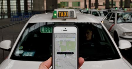 Uber znowu pod lupą. Tym razem chodzi o aplikację