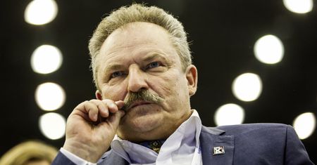 Wyszło na jaw cwaniactwo posła Jakubiaka. Naszymi pieniędzmi płaci za lans w swoim tygodniku