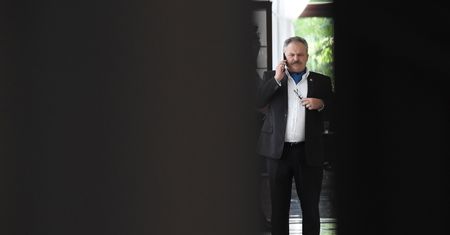 Protestujący zaatakowali posła Jakubiaka. Polityk odpowiada śmiechem. "Chyba im się coś pomyliło"