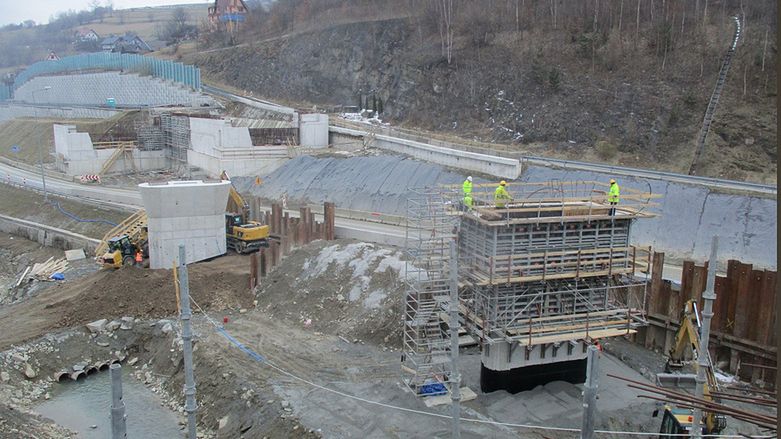 Budowa wiaduktu w Lubniu. Stan na 26 marca 2018 r.