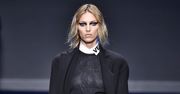 Anja Rubik na wybiegu Versace