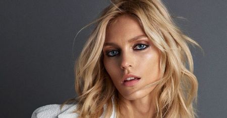 Anja Rubik w okładkowej sesji „Vogue Portugal”