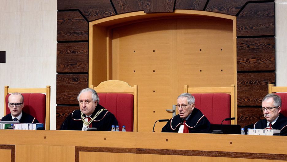 Piotr Tuleja (L) i Marek Zubik (P) krytykują upolitycznienie TK