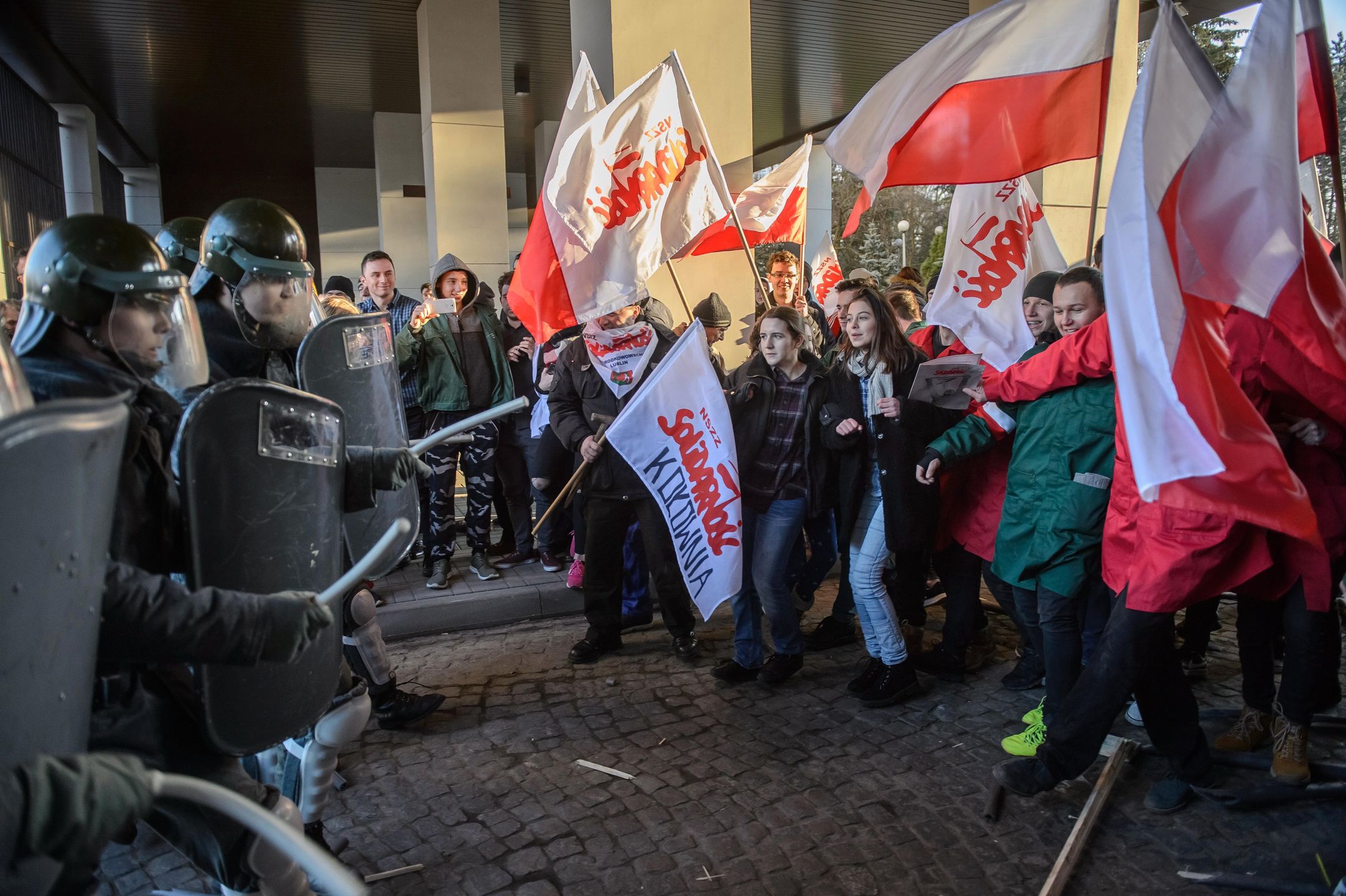 Zdjęcie: Inscenizacja wydarzeń ze stanu wojennego 