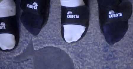 Polacy wciąż kochają klapki Kubota. Relacja z Biedronki