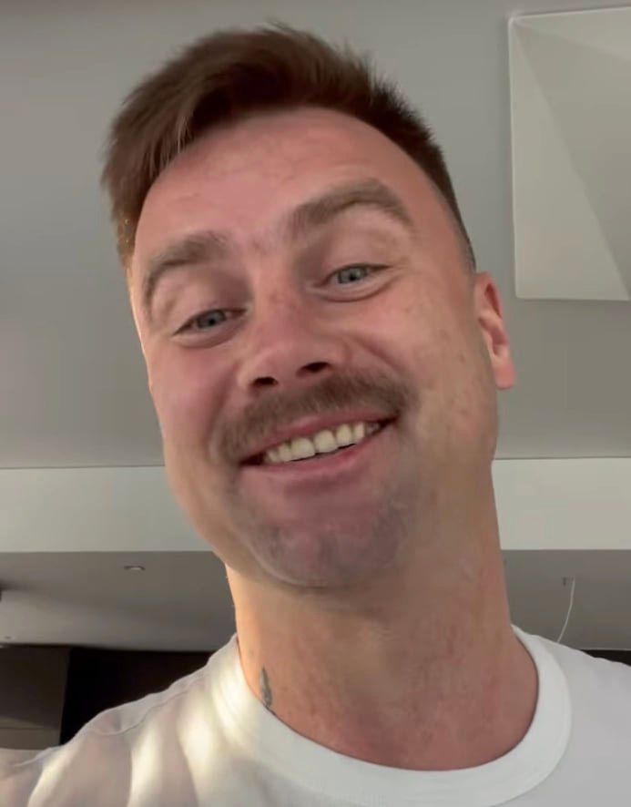 Artur Boruc z wąsami
