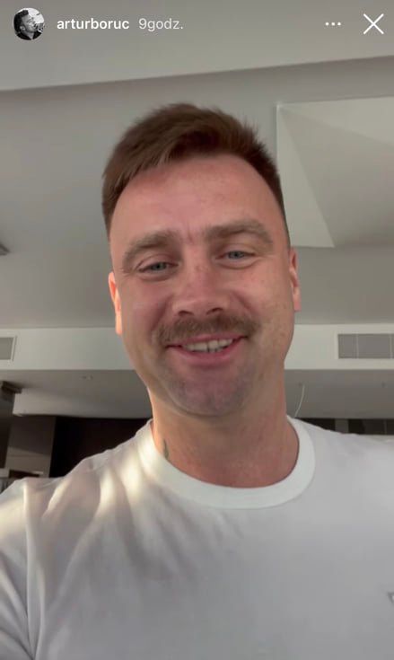 Artur Boruc z wąsami
