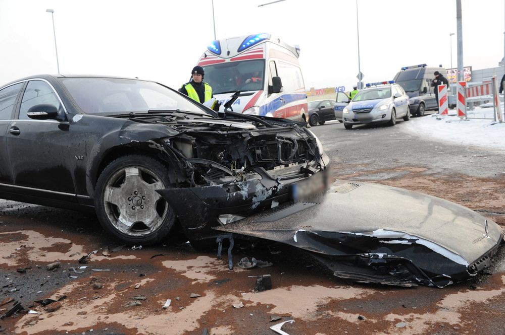 Policja ukarała go za kolizję. Ubezpieczyciel twierdzi, że jej nie było