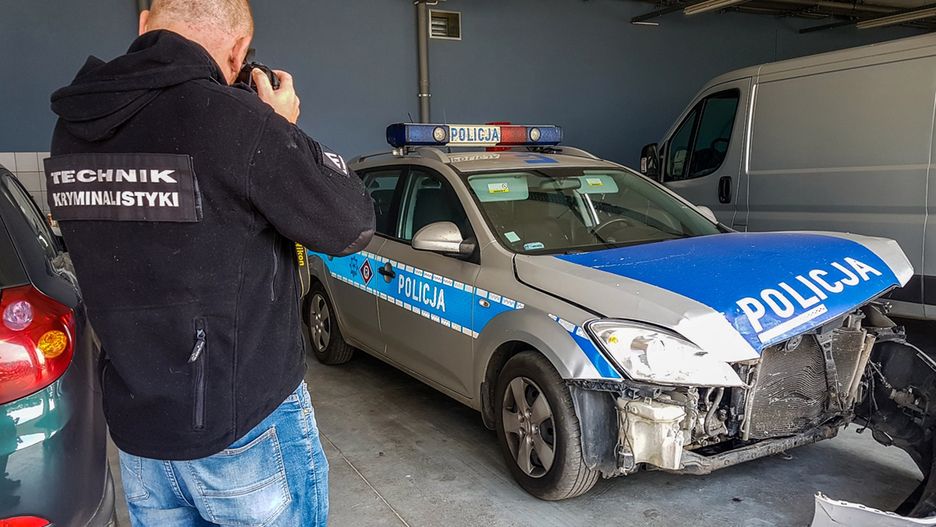 Po tym jak auto mężczyzny zderzyło się z policją, 32-letni recydywista zaczął uciekać pieszo