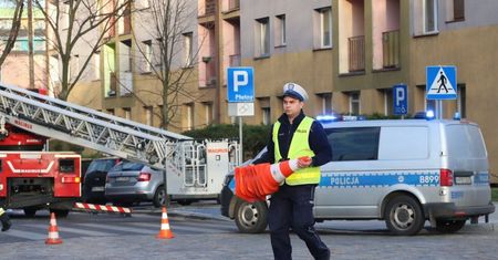 Głogów. Eksplozja w bloku mieszkalnym. Wypadły okna