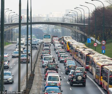 Korki i godziny szczytu na ulicach Warszawy. "We wrześniu przybyło samochodów"