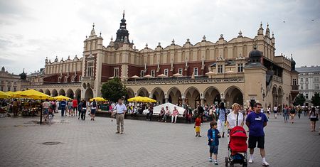 Pierwsza okazja na kram w Sukiennicach od 24 lat. Nowy najemca będzie płacił dużą kasę