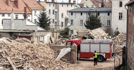 Wstępne wyniki sekcji zwłok ofiar katastrofy w Świebodzicach. Oparzenia świadczą o wybuchu