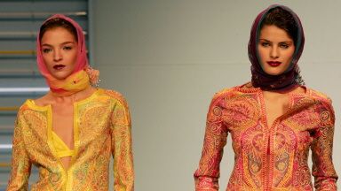 Dziewczęce nagie brzuchy