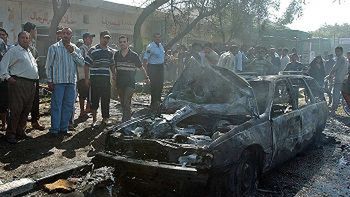 Spalone samochody na miejscu eksplozji