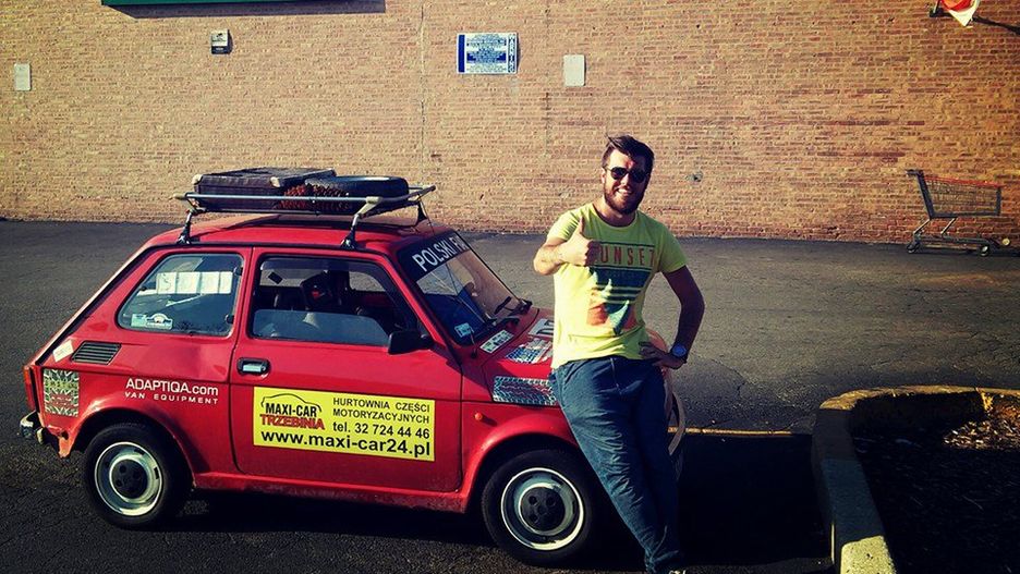 Kamil Knapczyk jest autorem filmu, na którym pokazuje reakcje ludzi na Malucha zaparkowanego w Los Angeles 