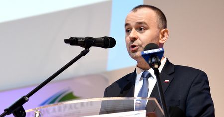 Mucha o zarobkach w NBP: "Bardzo wysokie jeżeli chodzi o polskie standardy"