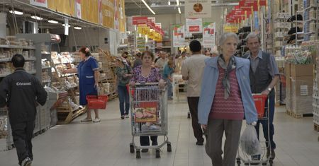 Auchan przejmuje dwa sklepy po Piotrze i Pawle