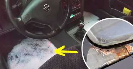 Wysyp te kamyszki w aucie i odkurz po 15 min. Tani sposób usuwa wilgoć i chroni przed rdzą