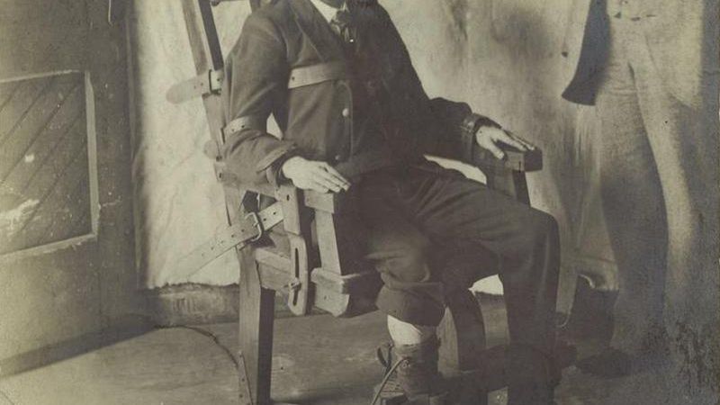 Podczas wykonywania kary śmierci przy użyciu krzesła elektrycznego często popełniano błędy, których skutki były makabryczne…