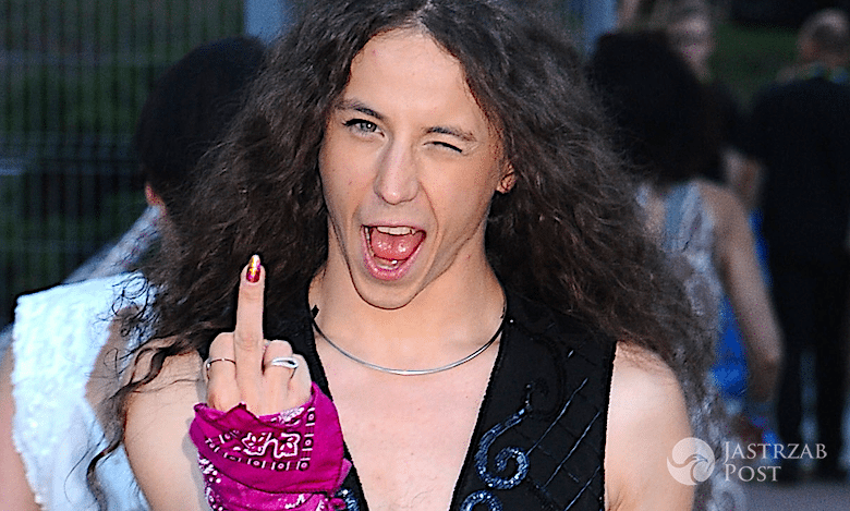 Michał Szpak pokazuje fuck you