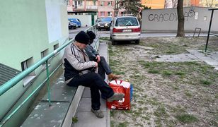 Bezdomni w czasach koronawirusa. "Jest gorzej, niż w stanie wojennym. Jesteśmy podwójnie samotni"