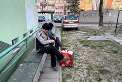 Bezdomni w czasach koronawirusa. "Jest gorzej, niż w stanie wojennym. Jesteśmy podwójnie samotni"