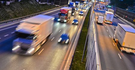 Polskie autostrady jak pola bitwy. Jak na nich przeżyć?