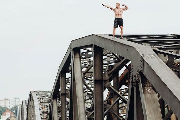 Wspiął się na toruński most. "To był mój plac zabaw"