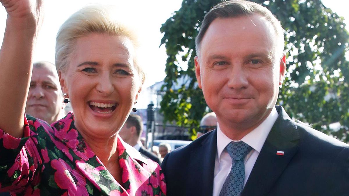 Andrzej Duda i Agata Duda przyłapani na plaży. Strój Pierwszej Damy właśnie trafił na przecenę. Wiemy, ile kosztuje