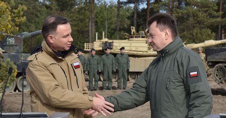 Prezydent Andrzej Duda łysieje. Zaczeska już nie wystarcza