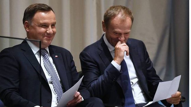 Ostra reakcja w PiS na rozmowę Dudy z Tuskiem