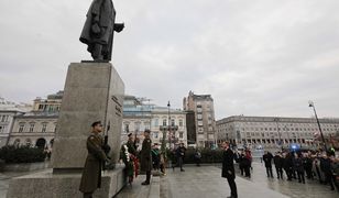 11 listopada. Początek obchodów Święta Niepodległości. Prezydent złożył kwiaty przed pomnikami Ojców Niepodległości