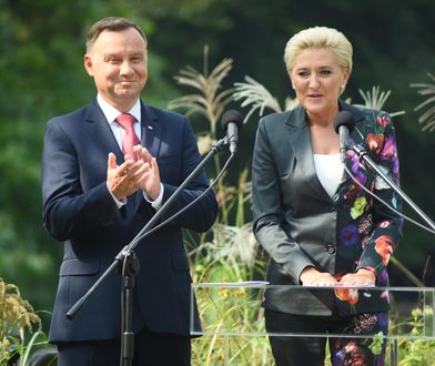 Agata Duda w kwiecistym garniturze. Ekstrawagancko!
