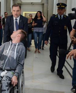 Protest opiekunów niepełnosprawnych w Sejmie. Odwiedził ich Piotr Duda