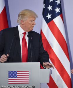 Wstaliśmy z kolan, uderzyliśmy w parapet. I leżymy