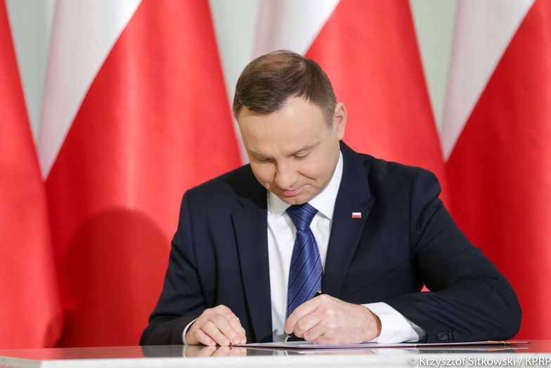 Nowelizacja ustawy o cenach prądu podpisana przez prezydenta Andrzeja Dudę
