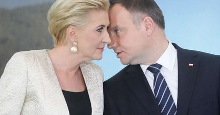 Agata Duda w romantycznym uniesieniu z Andrzejem. Takich czułości jeszcze nie było! Po wyborach miłość kwitnie