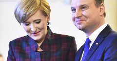 Agata Duda stawia na modną kratkę