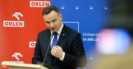 Dziwne zachowanie Dudy podczas przemówienia. "Co to za bełkot?"