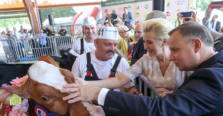 Para Prezydencka na Targach Rolno-Przemysłowych. Agata Duda tym razem postawiła na retro